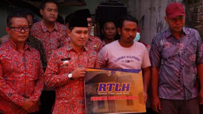 Bupati Mojokerto Tinjau RTLH di Desa Canggu, Rumah Warga Akan Direnovasi Total dan Dipasang Sambungan PDAM Gratis