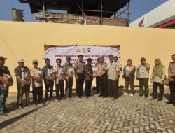 Penyerahan Bantuan Benih Jagung dari Kementerian Pertanian Melalui Polres Jombang Kepada Kelompok Tani di Kecamatan Diwek Kabupaten Jombang