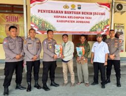 Polres Jombang Serahkan Bantuan Benih Jagung dari Kementerian Pertanian kepada Kelompok Tani di Kecamatan Mojowarno