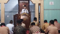 Usai FGD, Gus Afif Jadi Khatib dan Imam Salat Jumat di Masjid Haqqul Ilmi SMAN 1 Puri
