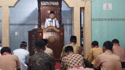 Usai FGD, Gus Afif Jadi Khatib dan Imam Salat Jumat di Masjid Haqqul Ilmi SMAN 1 Puri