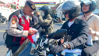 Polres Mojokerto Bagikan 150 Bendera Merah Putih Jelang HUT ke-81 RI