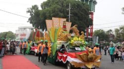 Sentuhan Syukur Kemerdekaan: Warga Jombang Nikmati Hasil Bumi dan Jalur Pawai yang Kembali Resik