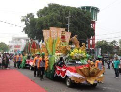 Sentuhan Syukur Kemerdekaan: Warga Jombang Nikmati Hasil Bumi dan Jalur Pawai yang Kembali Resik