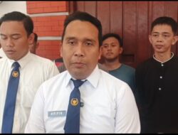 Sujud Syukur Warnai Kebebasan 9 Warga Binaan Lapas Mojokerto pada HUT ke-81 RI