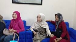 Kisruh Keberangkatan Umrah, Puluhan Jamaah Geruduk Kantor AAT Mojokerto