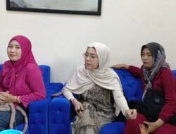 Kisruh Keberangkatan Umrah, Puluhan Jamaah Geruduk Kantor AAT Mojokerto