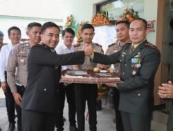 Moment HUT TNI ke-81, Kapolres Jombang Beri Kejutan kepada Kodim 0814, Sat Radar 405 Ploso dan Subdenpom Jombang