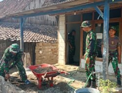 TNI Manunggal Membangun Desa (TMMD) ke-130: Wujud Nyata Kemanunggalan, Satgas TMMD dan Warga Gotong Royong Bedah RTLH di Desa Klitih, Jombang