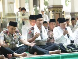 Perkuat Sinergi Ulama dan Umara, Kapolri Silaturahmi ke Ponpes Tebuireng dan Ziarah Makam Gus Dur