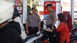 Polisi Bersama Masyarakat, Kapolres Jombang Pantau Ketersediaan BBM di SPBU Mojosongo
