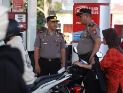 Polisi Bersama Masyarakat, Kapolres Jombang Pantau Ketersediaan BBM di SPBU Mojosongo