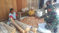 Tak Hanya Bangun Jalan, Satgas TMMD ke-130 Kodim Jombang Peduli Petani Jagung