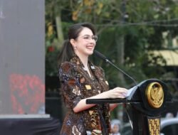 Arumi Bachsin Apresiasi Symphony Batik Jombang 2026: Panggung Megah Unjuk Karya Wastra dan Regenerasi Perajin Muda