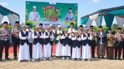 Pimpin Upacara Hari Santri di Ponpes Nurul Islam, Kapolres Mojokerto Apresiasi Petugas Upacara dengan Hadiah Sepatu